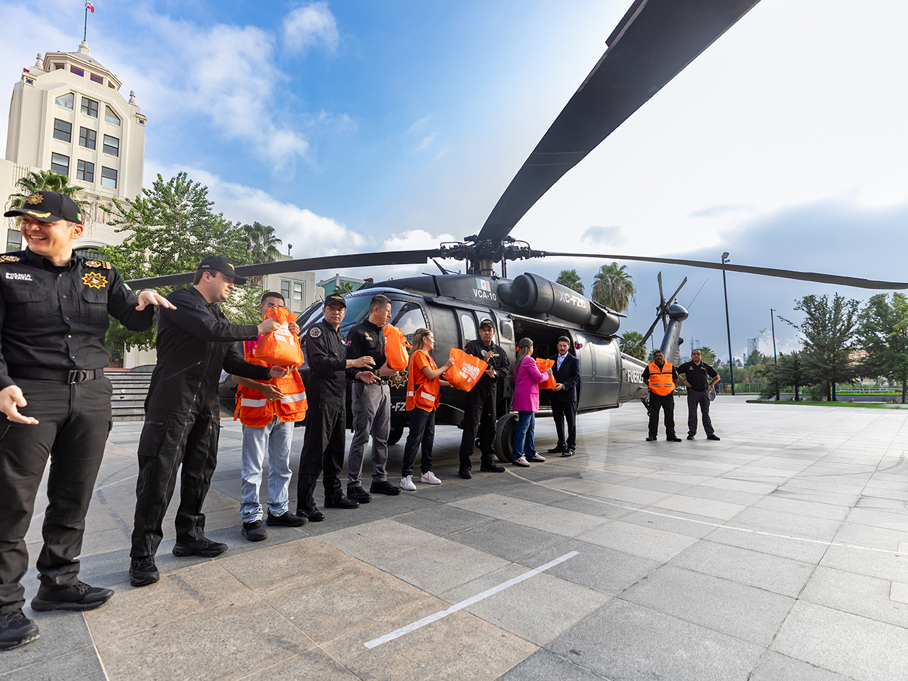Envía NL segunda ayuda para Veracruz a través de Black Hawk