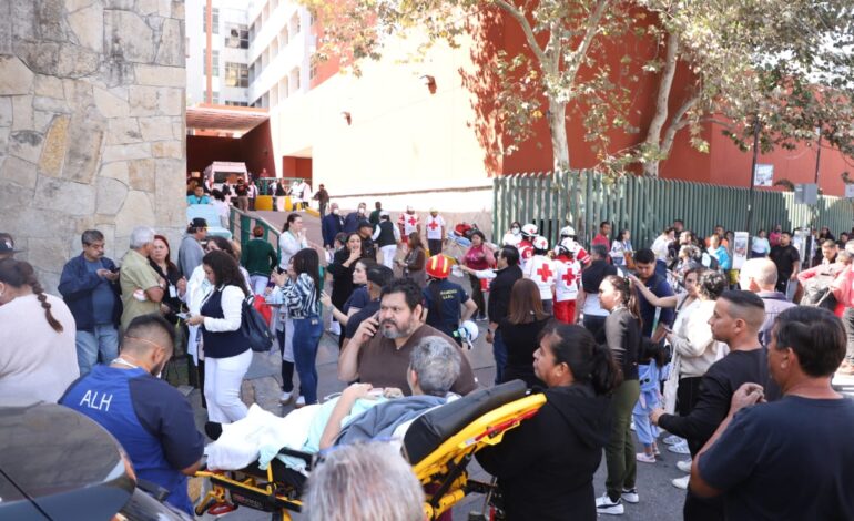 Desalojan a 200 personas de Clínica 2 del IMSS por incendio en consultorio