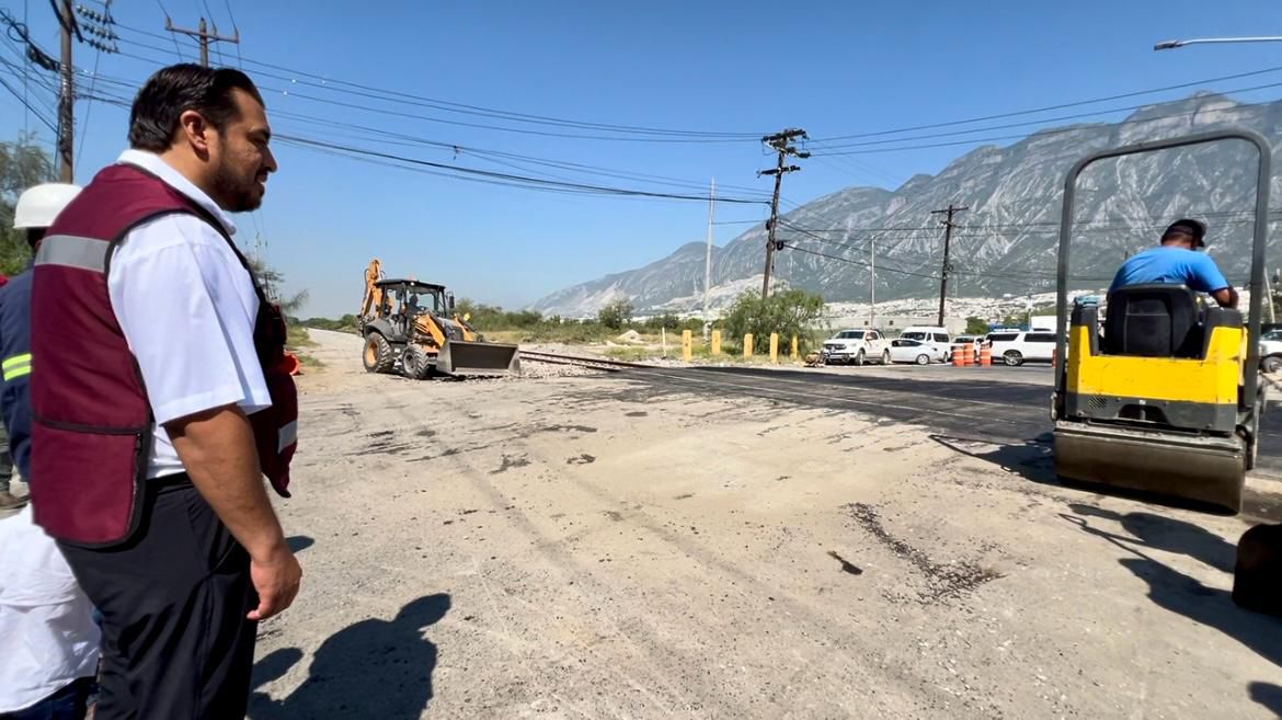 Rehabilitan vialidades en cruces ferroviarios en Santa Catarina