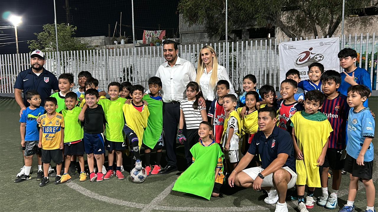 Entrega Nava primer parque «al 100»