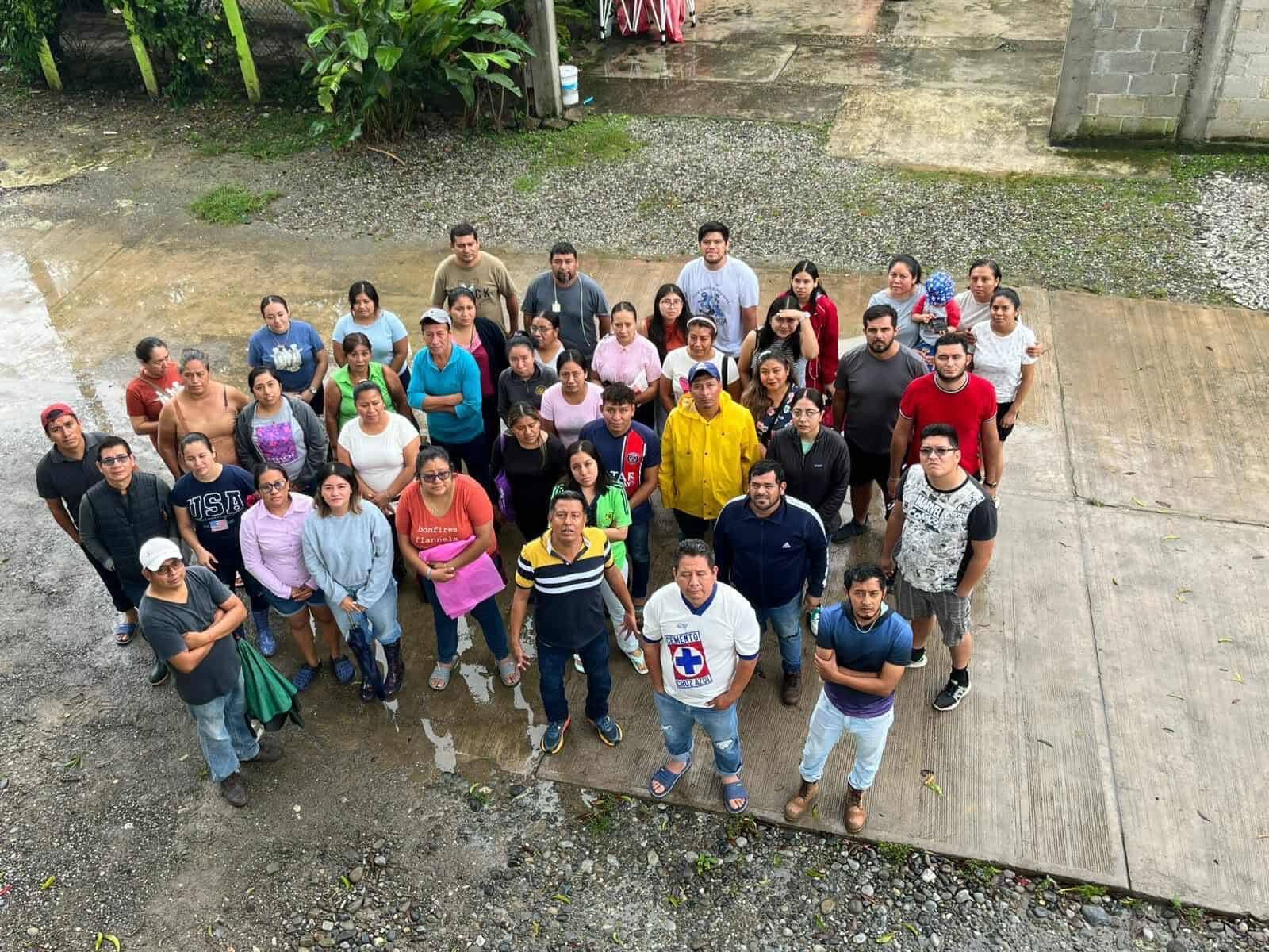 Maestros rurales de Sierra de La Huasteca piden ser rescatados al quedar incomunicados