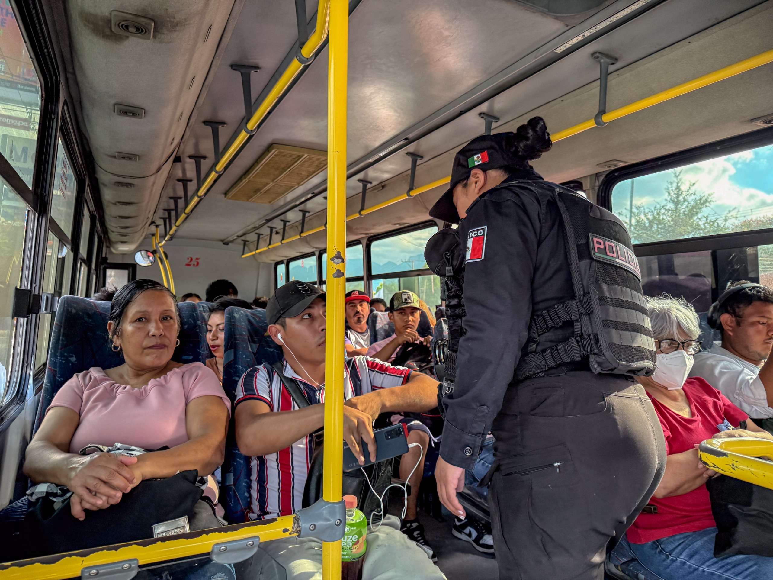 Implementa Santiago operativo «Transporte Seguro»; detienen a 8 personas