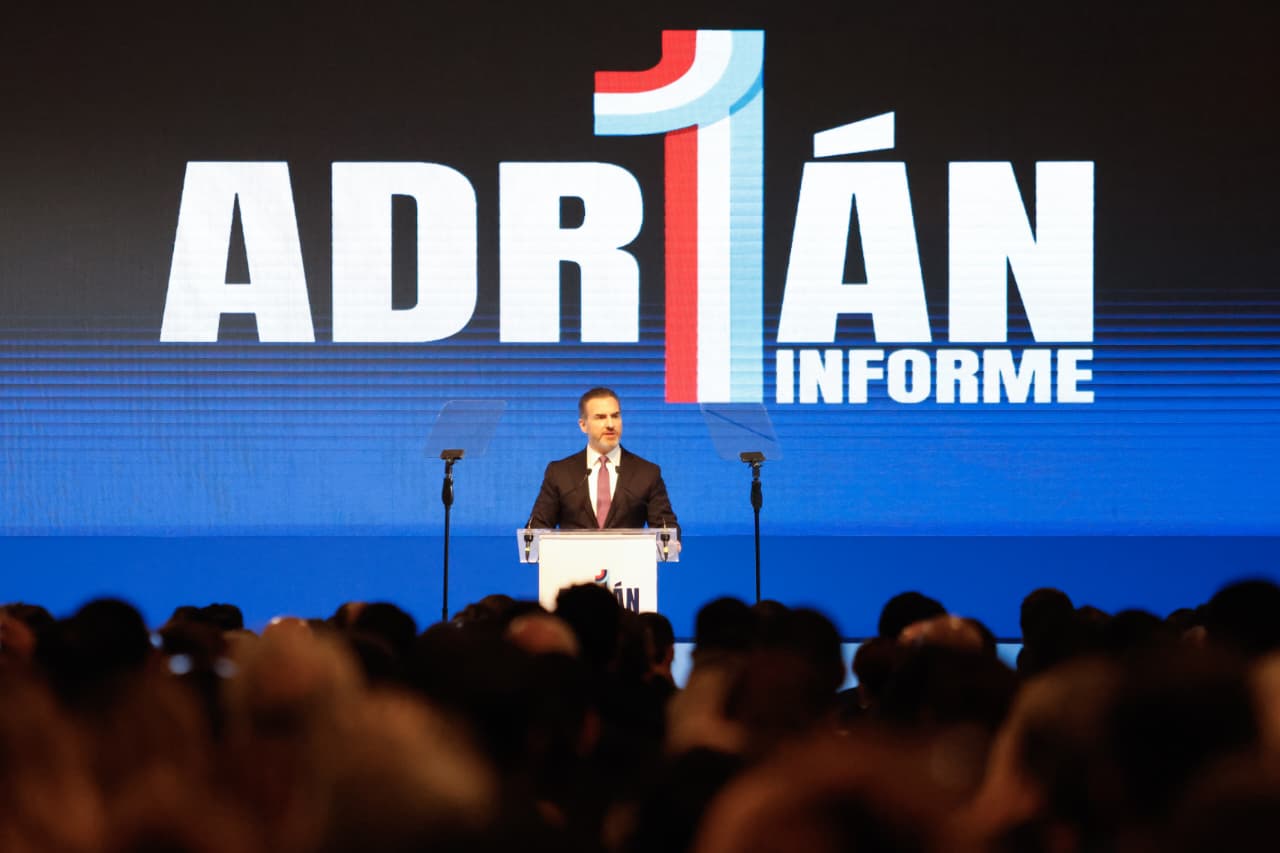 Refrenda Adrián compromiso de trabajo para los regios en Primer Informe de Gobierno