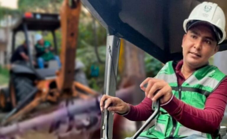 Alcalde derriba poste de energía por «pegarle» al experto