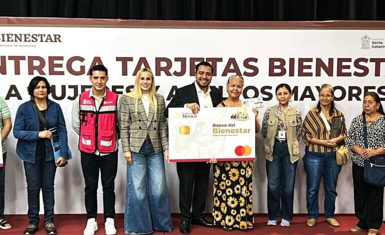 Entregan Nava y Federación tarjeta bienestar en Santa