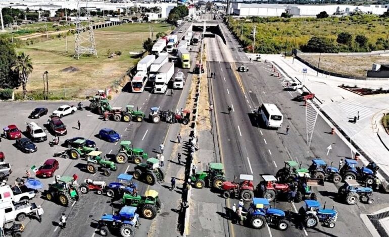Agroproductores rechazan oferta del gobierno; siguen con bloqueos en estados del sureste