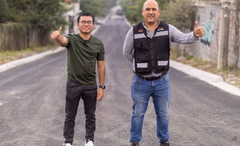 Supervisa Félix Arratia avances en la calle principal en Lomas del Sol