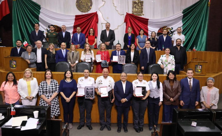 Condecora Congreso de NL a siete ciudadanos con la «Medalla de Honor Fray Servando Teresa de Mier»