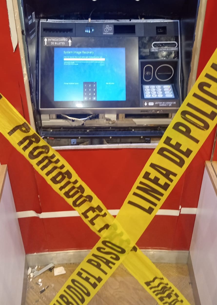 Capturan a dos chancludos por intentar abrir un cajero bancario