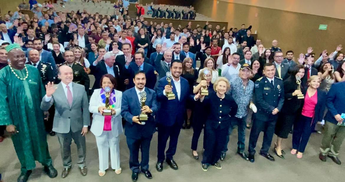 Recibe Nava reconocimiento por contribución en materia de seguridad