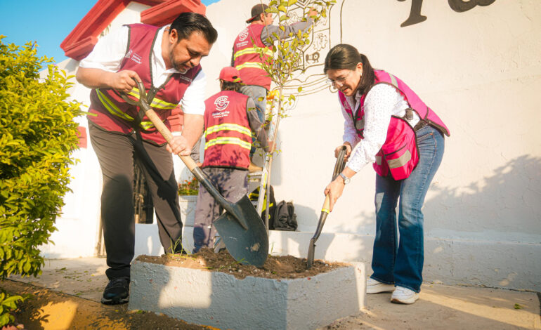 En Santa Catarina limpian panteones previo al día de Muertos