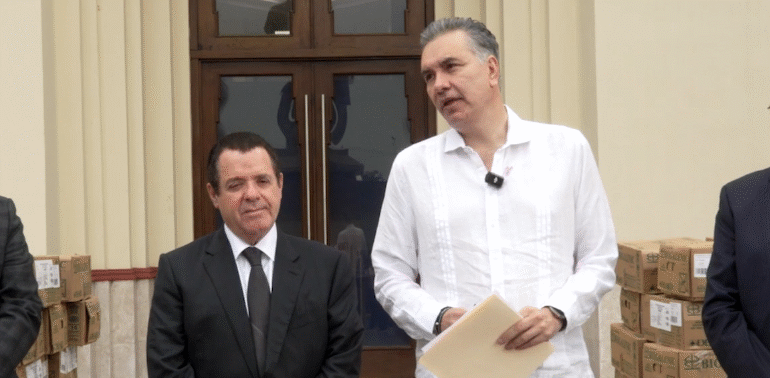 Gestiona Waldo Fernández donativo de medicamentos al Hospital Universitario por 14 mdp