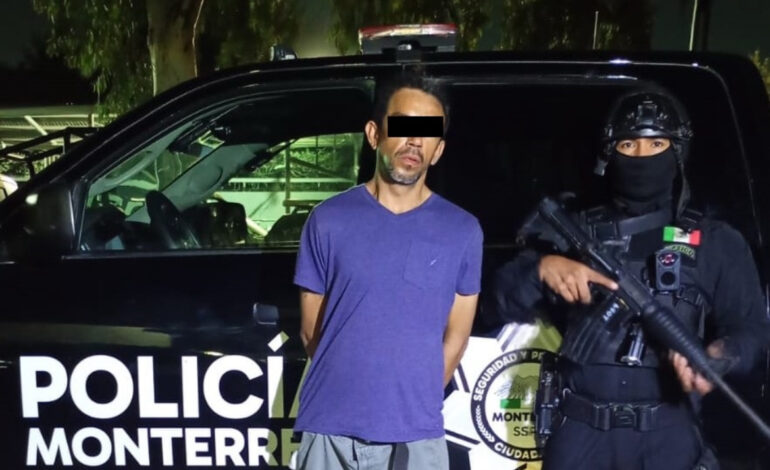 Quién iba a pensar… que por una meada, lo iban a agarrar (con droga)