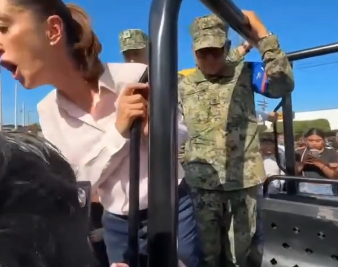 Cuatro días después aparece Sheinbaum en la zona del desastre; una turba le reclama y le impide hablar