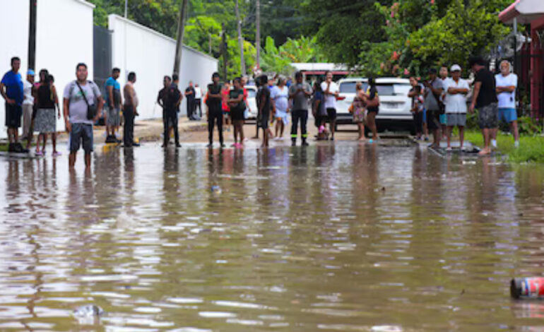Estudiantes de la Universidad Veracruzana anuncian protestas por 192 alumnos desaparecidos en la inundación