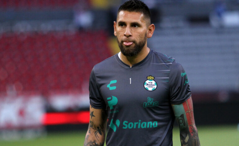 Detienen a Jonhatan Orozco por chocar con su auto sin seguro