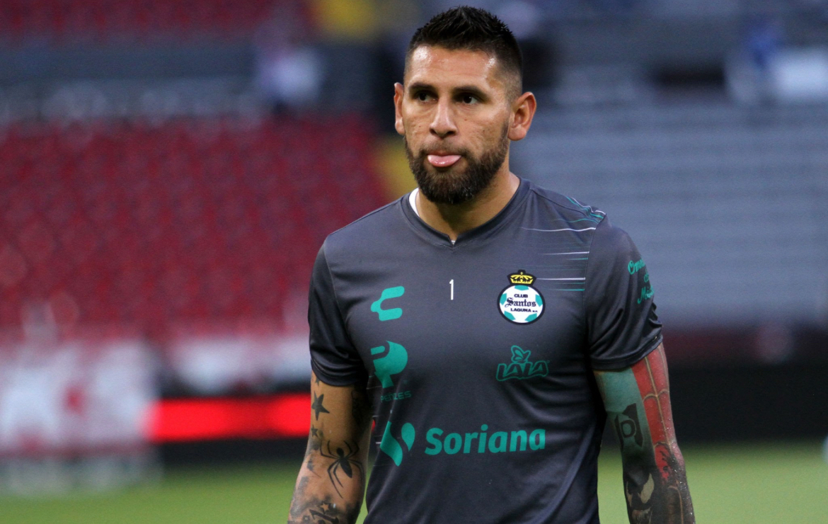 Detienen a Jonhatan Orozco por chocar con su auto sin seguro