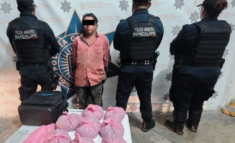 Policías trunca venta de mota a malandrillo en Guadalupe