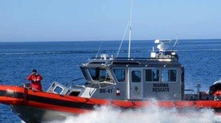 Intercepta Marina en altamar lancha con 28 menores frente a costas de Sinaloa