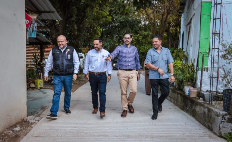 Entrega De la Peña más vialidades en comunidad de La Cieneguilla en Santiago