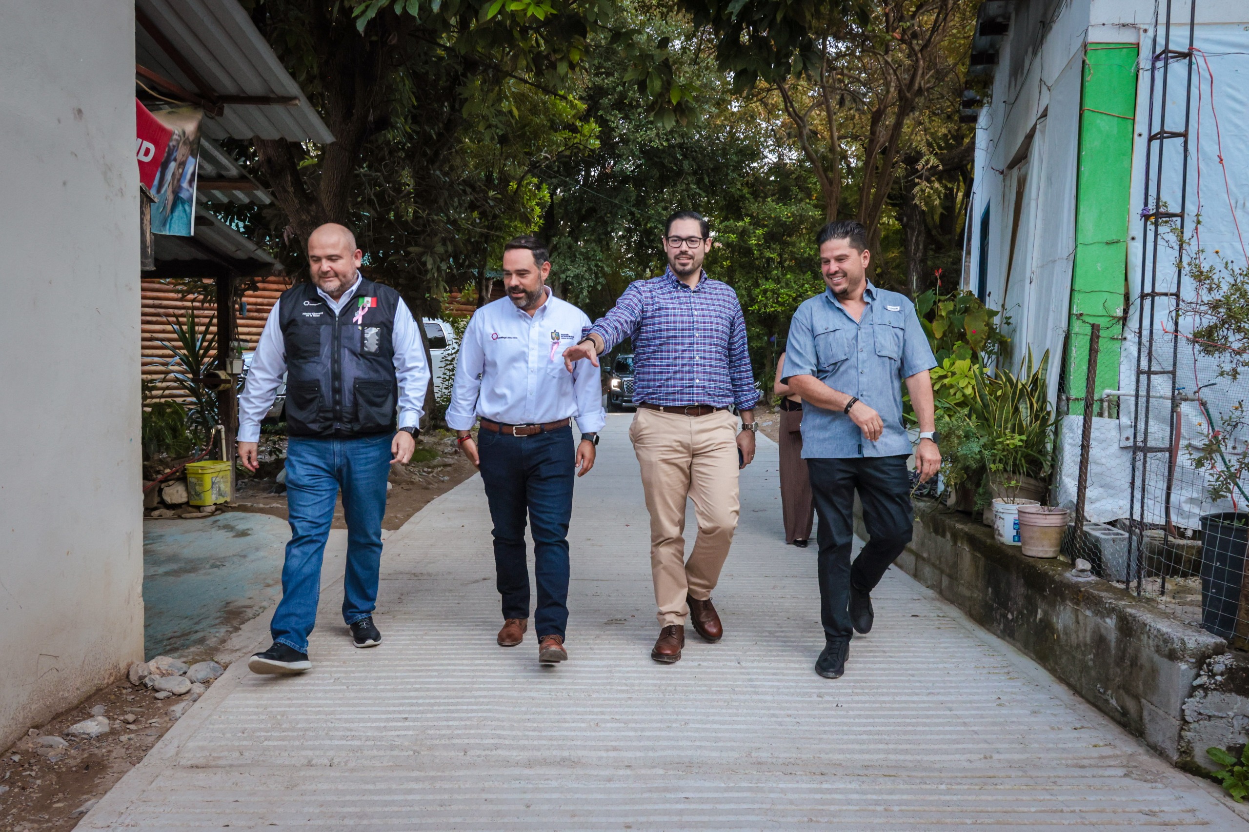 Entrega De la Peña más vialidades en comunidad de La Cieneguilla en Santiago