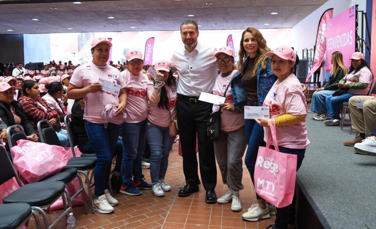 Acelera Gobierno de Monterrey entrega de Tarjeta Regia Plus