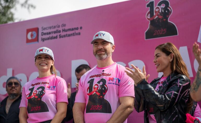 Se tiñe Monterrey de color rosa por la salud de las mujeres