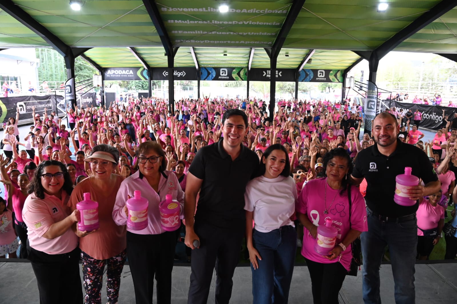 Realiza Apodaca maratón de prevención contra cáncer de mama con baile fitness