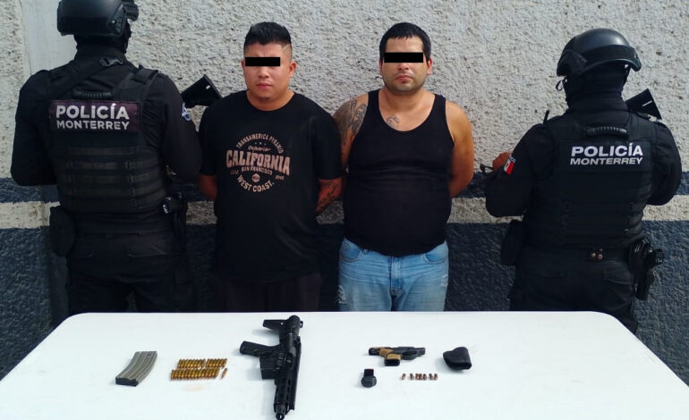 Policía de Monterrey captura a un regio y un salvatrucho con armas
