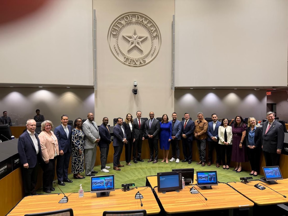 Refrendan hermanamiento Monterrey y Dallas