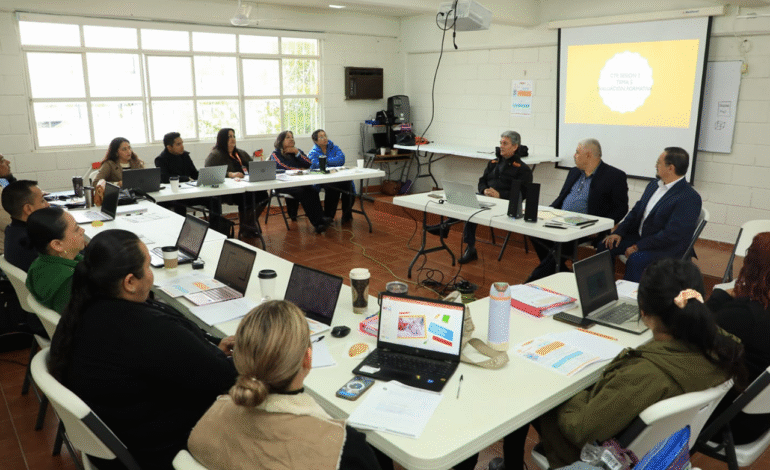 Educación NL capacita a 50 mil docentes en el uso innovador de la IA en el aula