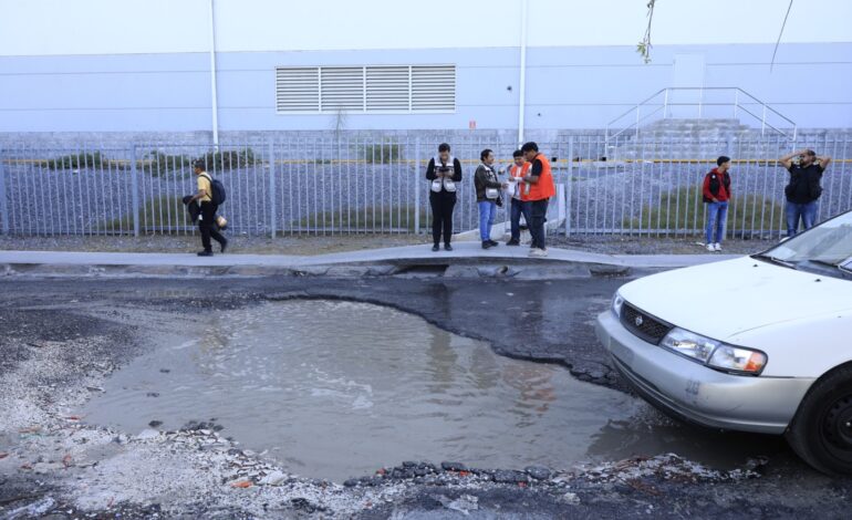 Cita Guadalupe a empresa gandalla por descargar agua a calle