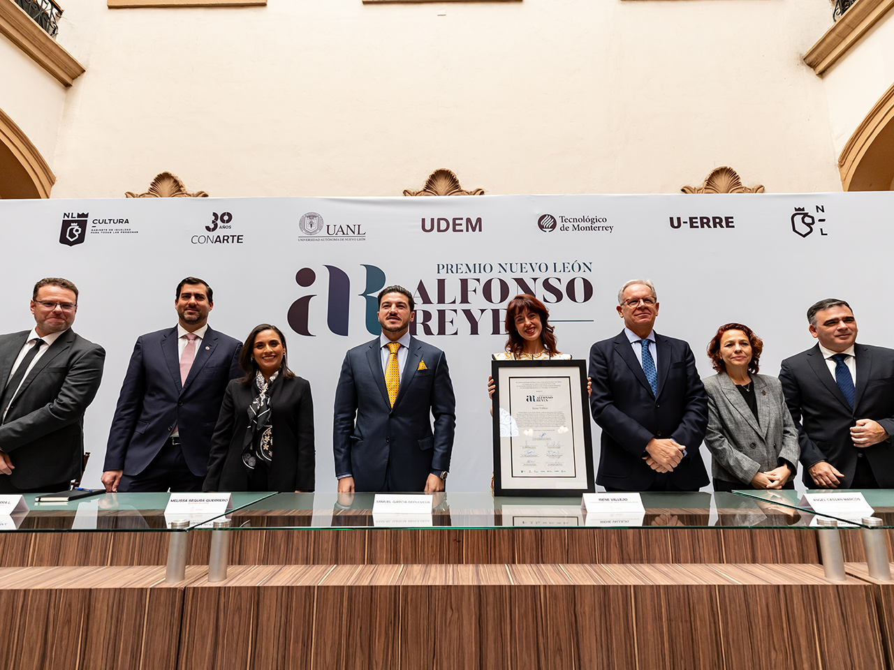 Entregan a la escritora española Irene Vallejo, el Premio Nuevo León “Alfonso Reyes»