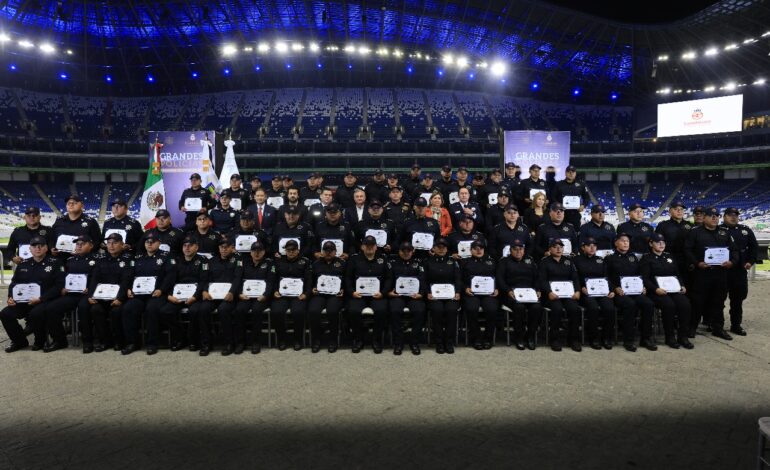 Promueven a 56 policías en Guadalupe