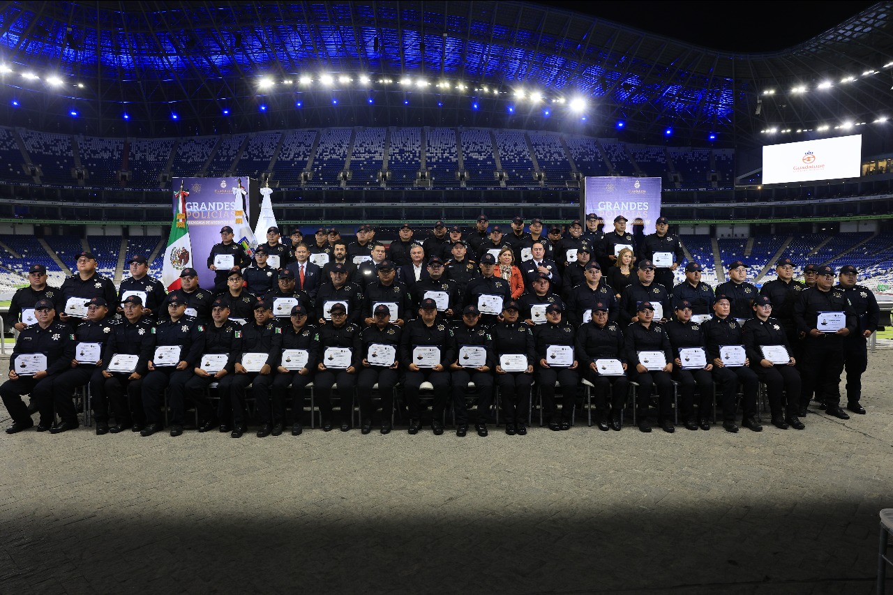 Promueven a 56 policías en Guadalupe