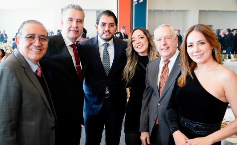 Waldo Fernández asiste a ceremonia de investidura del salón de la fama del fútbol