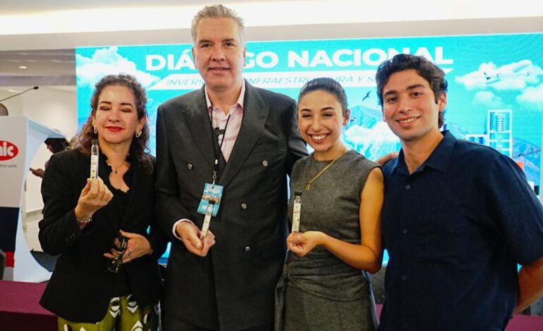 Asiste Waldo a la inauguración del diálogo nacional de la CMIC en Nuevo León