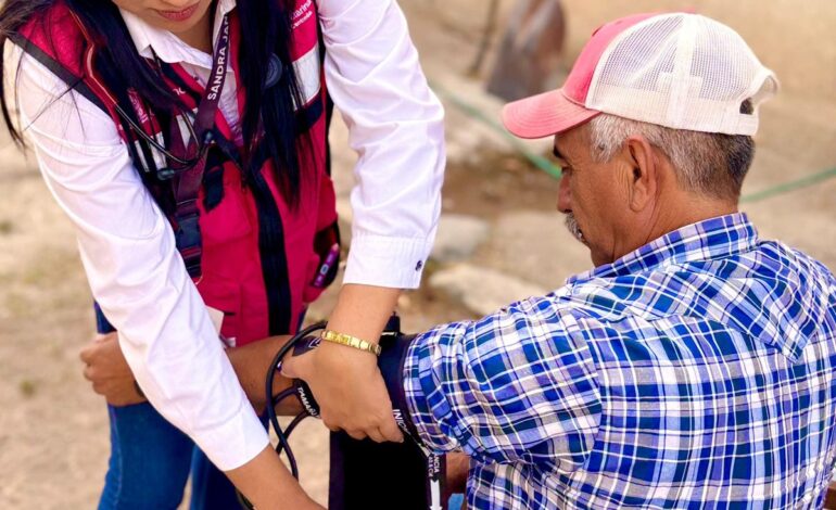 Llevan apoyos a habitantes de comunidades en la Huasteca