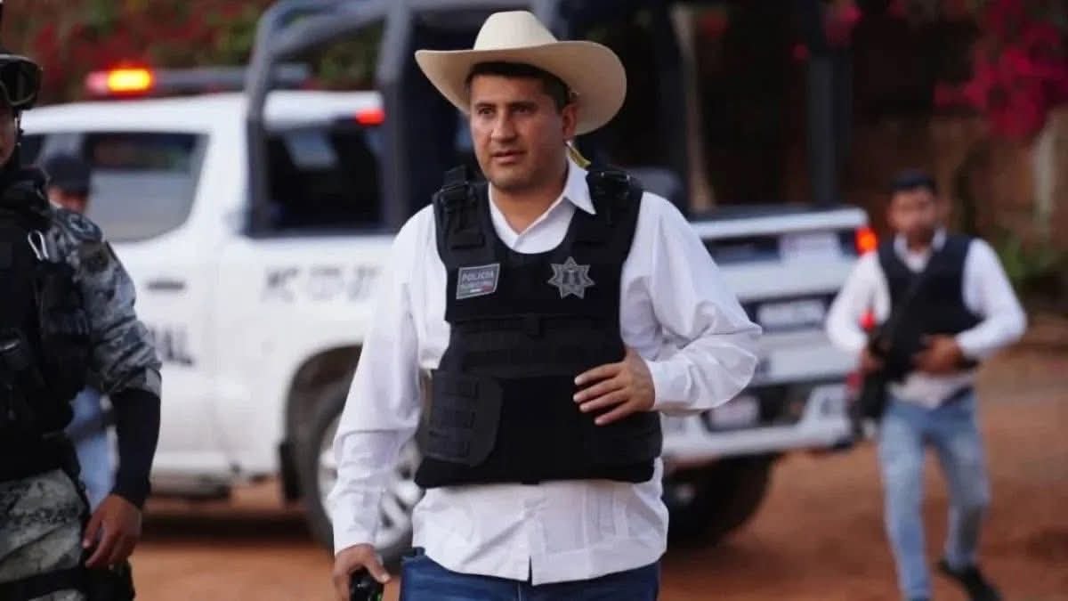 Detienen a seis escoltas del equipo de seguridad del alcalde asesinado en Uruapan