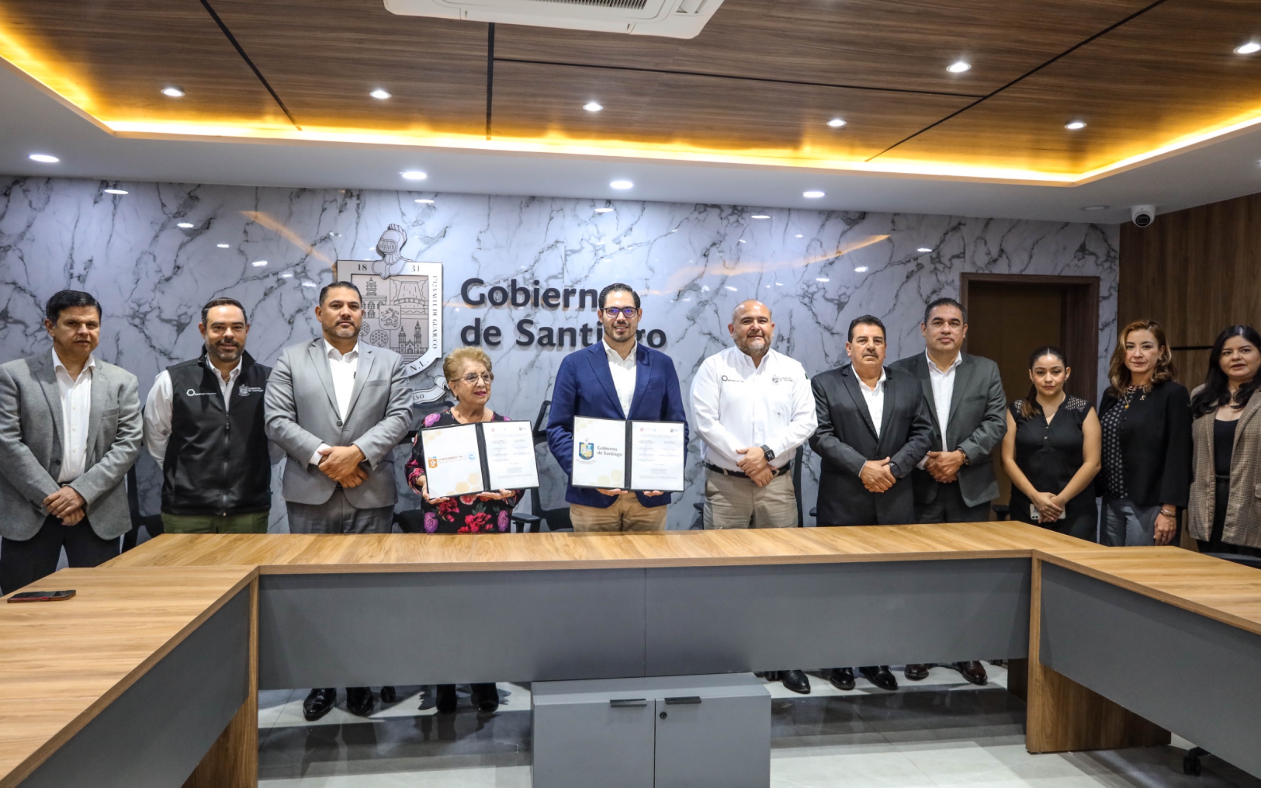 Acuerdan Santiago y COESAMED mejorar servicios de salud para ciudadanos