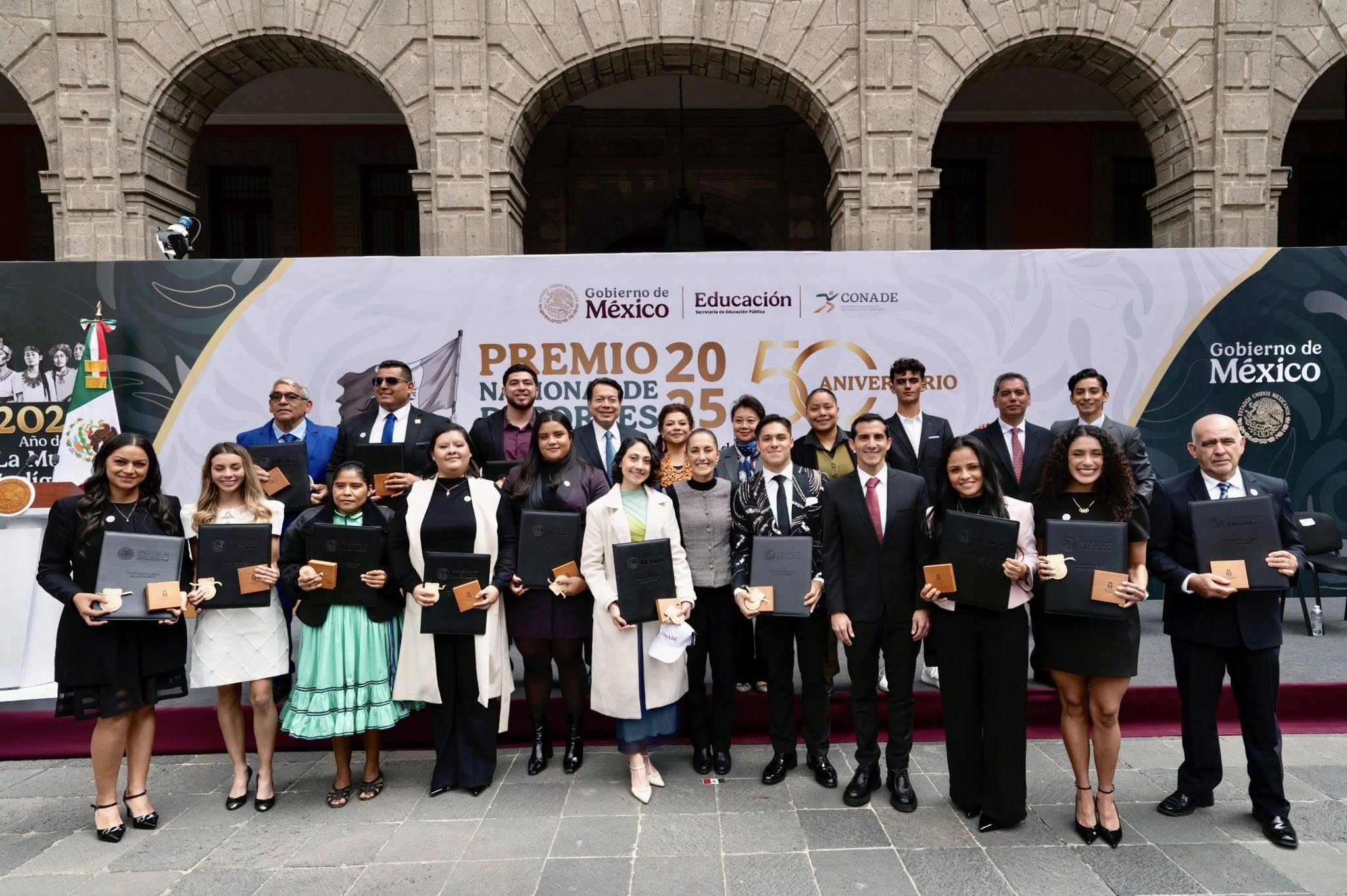 Entrega Sheinbaum a tres deportistas de NL, el «Premio Nacional del Deporte 2025»