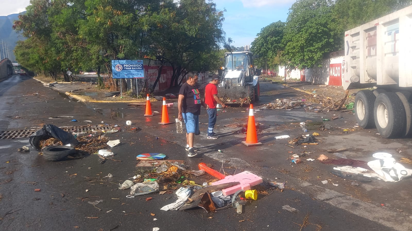 Retira Monterrey casi 20 toneladas de basura de pluviales
