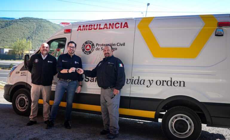 Entrega Santiago ambulancia a PC municipal con tegnología «Spectral Blue»