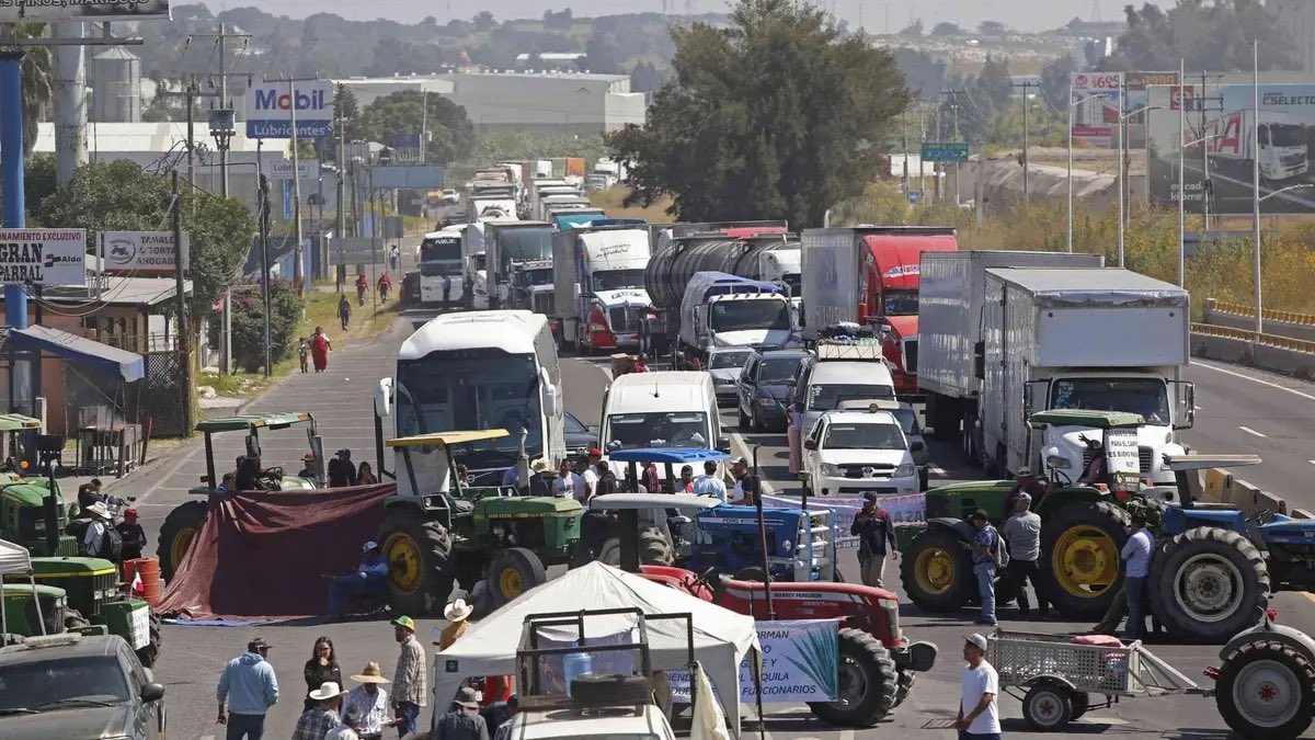 Aunque ya nadie habla de ellos, hay 30  carreteras bloqueadas
