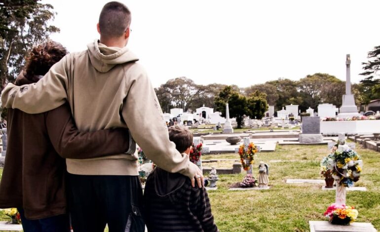 Proponen otorgar licencia laboral de cinco días en caso de fallecimiento de familiar en primer grado