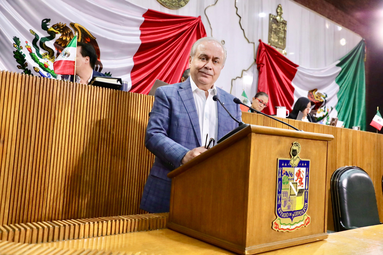 Busca Héctor Morales frenar incrementos injustificados en seguros de gastos médicos