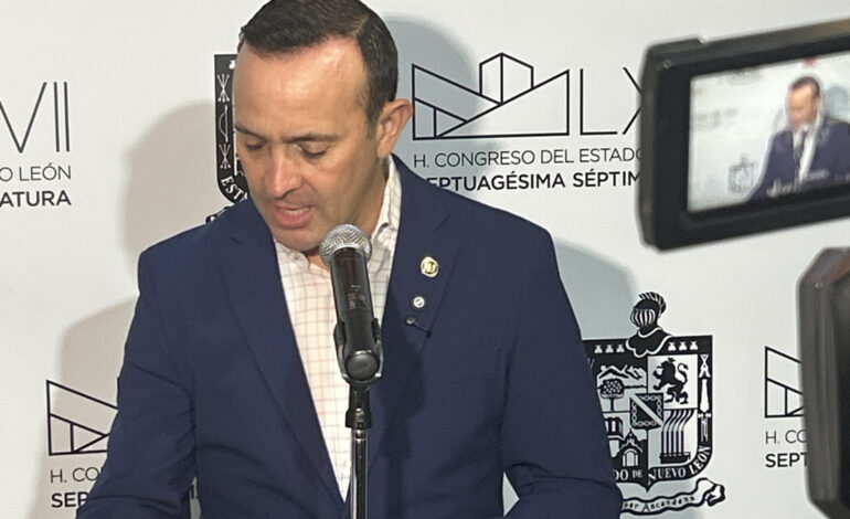 Samuel quiere mandar la deuda a 30 años, señala De la Fuente; «pero quiere reventar la negociación»