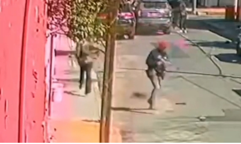 (VIDEO) Hediondos llegan a rafaguear casa y cuando los responden al fuego ¡huyen despavoridos!