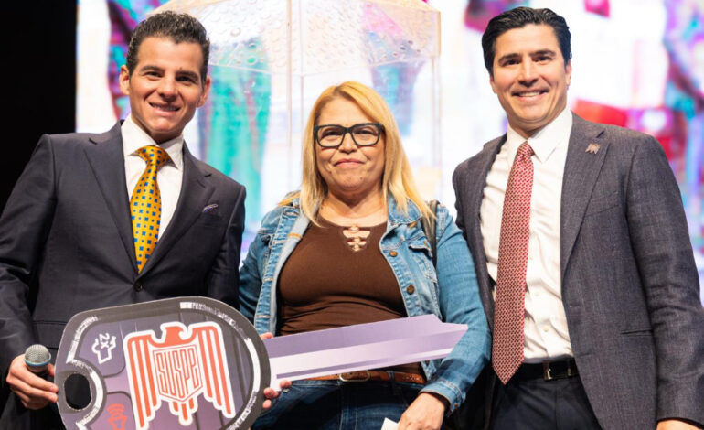 Miguel Flores reconoce trabajo de servidores públicos de Nuevo León