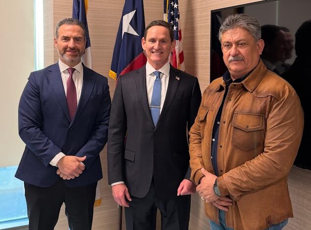 Inicia Adrián de la Garza gira de trabajo por Dallas, Texas